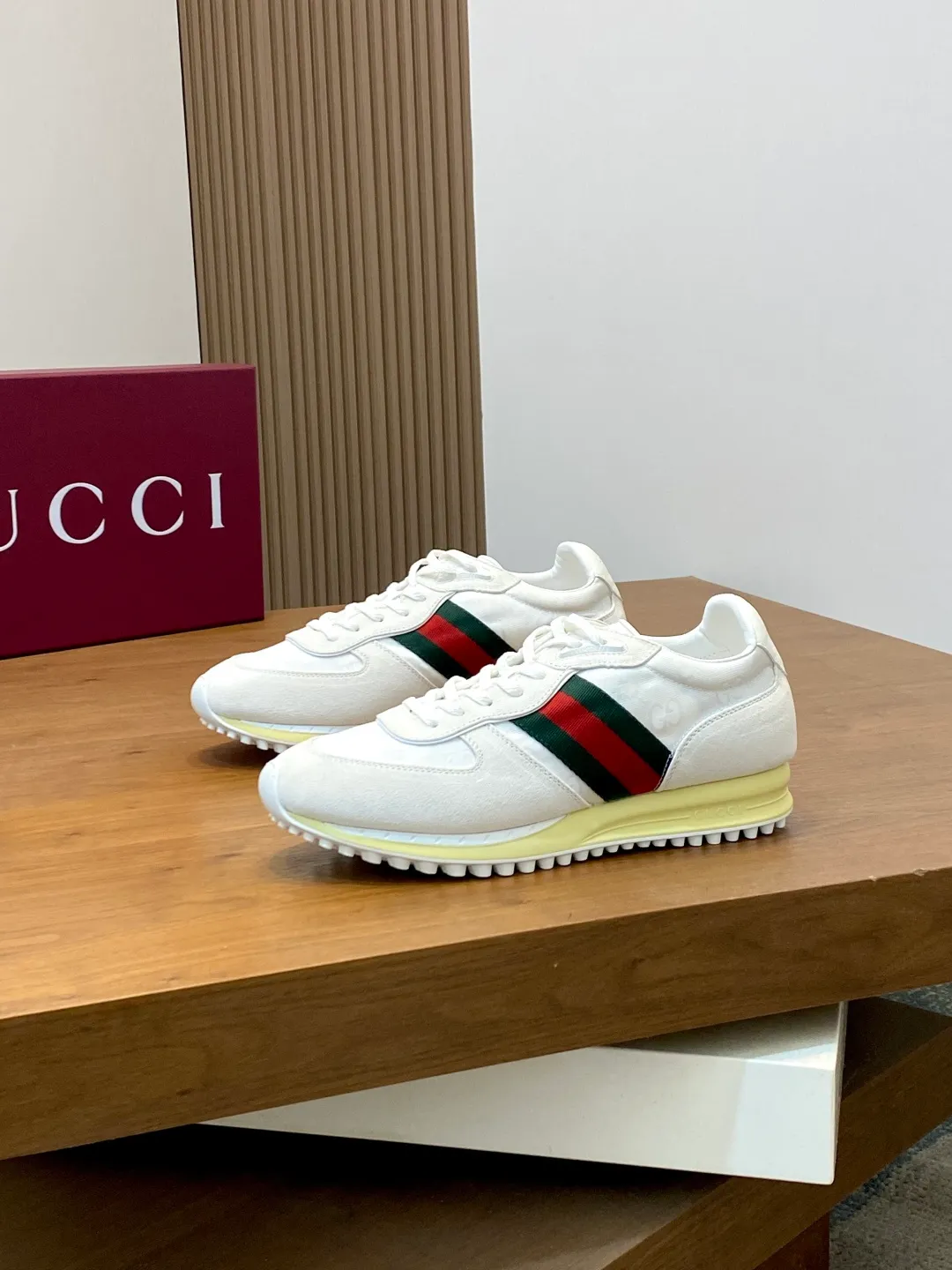 Men's shoes 💰660 [Gucci] Gucci - high-end quality original order 👩🏻‍❤️‍👨🏻 couple wear 🔍🔍🔍 casual sports shoes - upper: 🔝 suede calfskin, shoe body brand totem cloth. brand webbing, tongue. heel. air pressure brand logo - lining: water-dyed sheepskin -Outsole: ultra-light TPU foam·TR rubber; two-color molded outsole -Ultra-high quality control·fine workmanship: highlighted (high-end·exquisite·class) -Size: same style for men and women 36-44 (female 35, 40, male 45, 46 can be customized)·